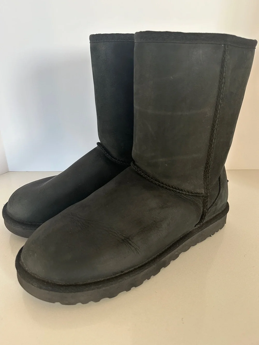 UGG Short Classic II Waxed Leather Black Boots 1125794 Size 10